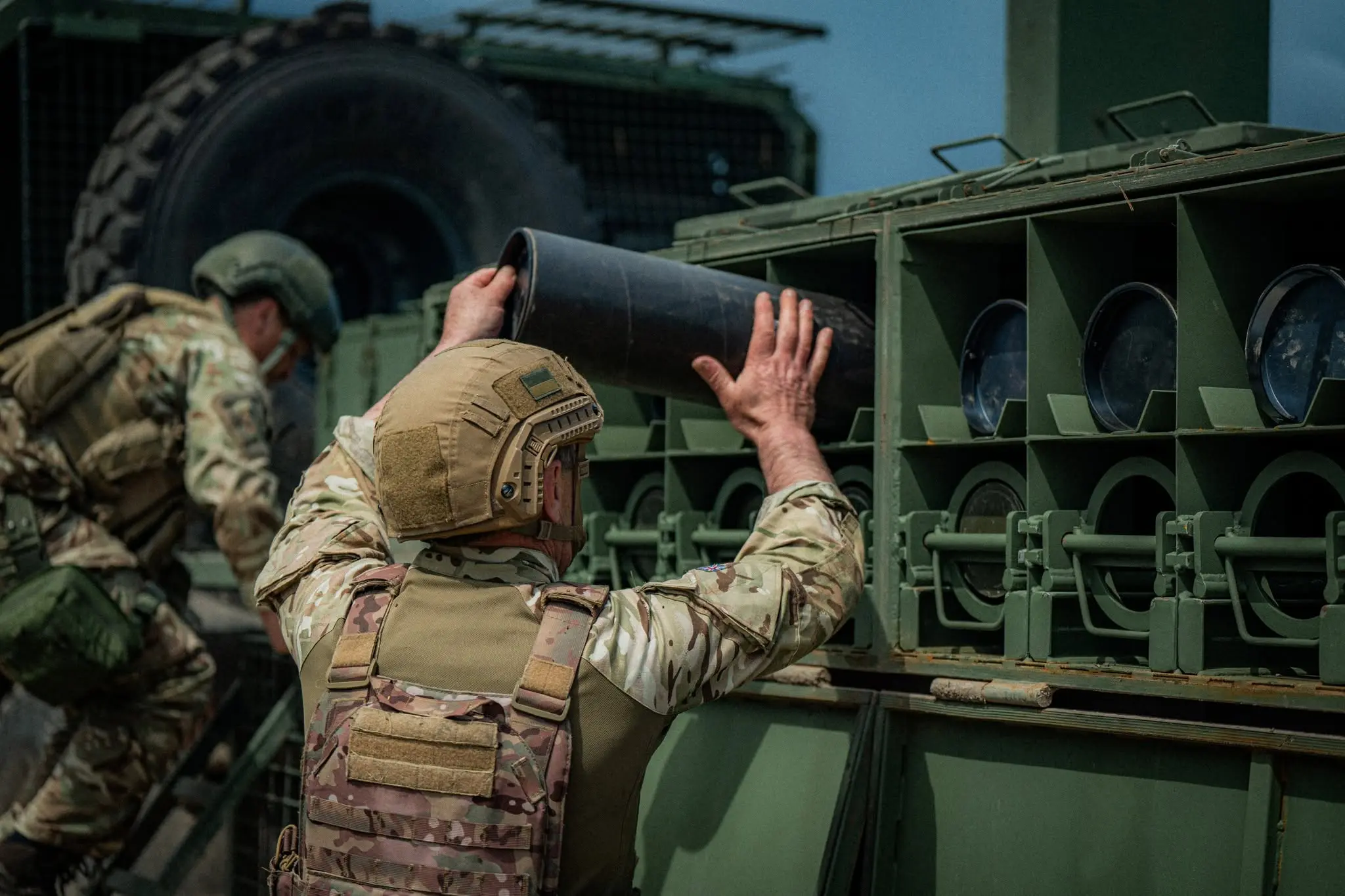 Підготовка артилерійського оснащення командою